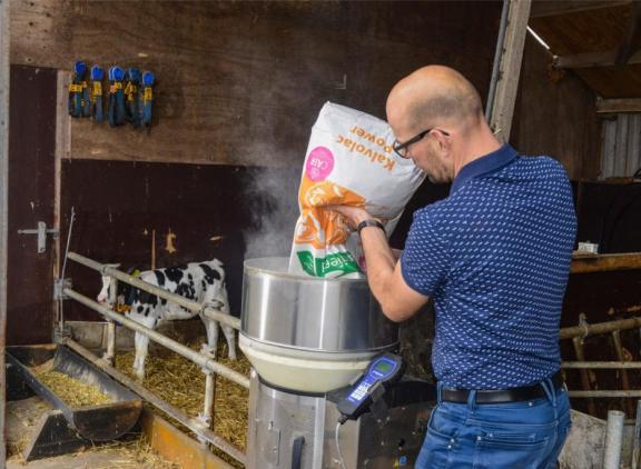 Kalvermelkpoeders van Nutrifeed blijven beschikbaar voor klanten van Agrifirm