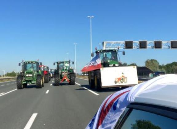 Een meerderheid van de Nederlanders maakt zich zorgen om stikstof maar zij vinden steeds vaker dat de rekening voor het probleem eenzijdig bij boeren wordt gelegd