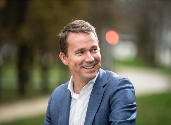 Momenteel staat landbouwminister Brouns  in de politieke discussie over stikstof lijnrecht tegenover Vlaams minister van Omgeving Zuhal Demir (foto: Marco Mertens)