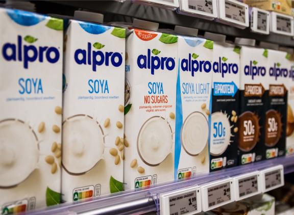 Meer dan de helft van de Amerikaanse consumenten denkt dat alternatieve producten dezelfde voedingswaarde hebben als echte zuivel