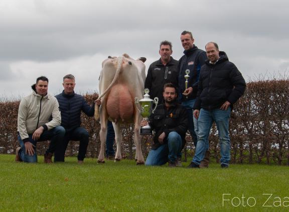 Het Zuid-Hollandse team won de finale van de Champions-League veebeoordelen (foto: Zaar)
