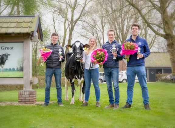 De winnaars van het NK veebeoordelen voor studenten: van links naar rechts Jarwin de Man, Martin de Man en Tim Lammersen (foto: Teus van Herk)