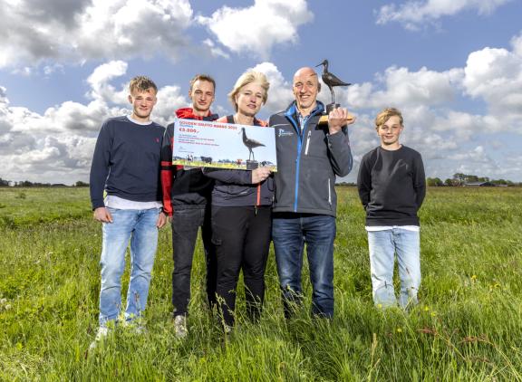 In het voorjaar zijn er wel 200 weidevogelnesten op de percelen van Bote en Astrid de Boer te vinden