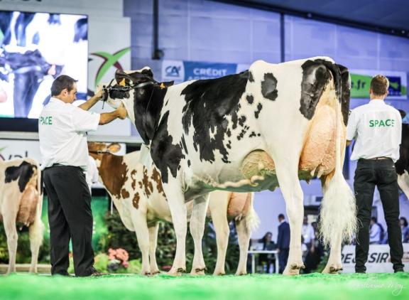 Chiefdochter Paisley Feunteun Sané winst algemeen kampioenschap op Space