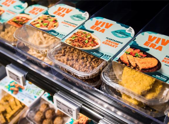 Vegetarisch of vegan gehakt heeft betere voedingswaarden dan dierlijk gehakt, maar vegetarische of vegan kaasburgers of -schnitzels bevatten meet vet dan de dierlijke variant