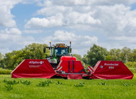 Tijdens de velddemodag zal het spotsprayen in kruidenrijk grasland worden getoond