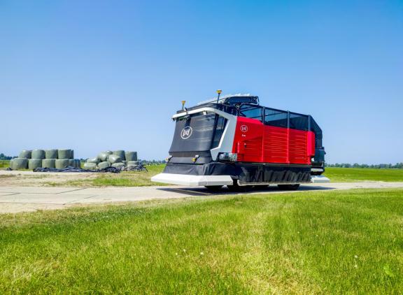 De automatische maai-opraapwagen Lely Exos werkt sinds vorig jaar ook in Duitsland