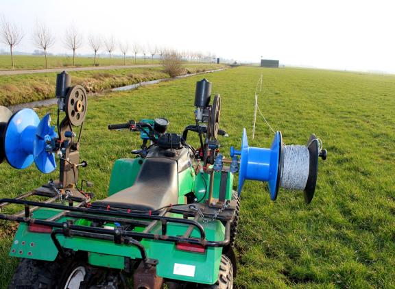 Het land is nagenoeg overal goed begaanbaar om de afrastering voor te bereiden voor het nieuwe weideseizoen