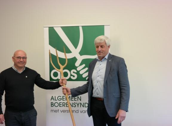 Bruno Vincent (links) neemt het voorzitterschap over van Hendrik Vandamme, die zestien jaar lang aan het roer stond van ABS