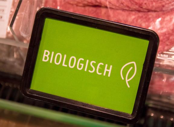 Veehouders die hun kalveren via de Van Loon Group willen vermarkten moeten deze minimaal drie maanden op het melkveebedrijf houden