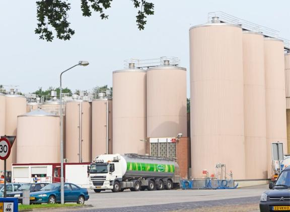 Melkpoeder voor menselijke consumptie is nu minder waard dan melkpoeder voor veevoer
