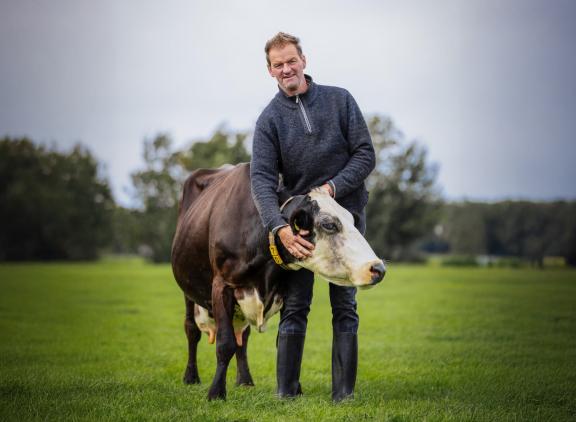 Tetske 122 samen met haar eigenaar Theo Warmerdam